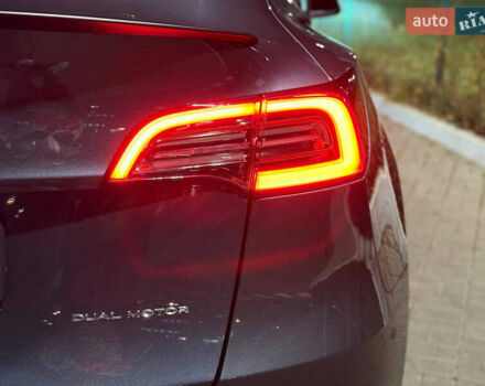 Серый Тесла Model Y, объемом двигателя 0 л и пробегом 72 тыс. км за 29999 $, фото 3 на Automoto.ua