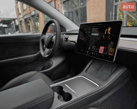 Серый Тесла Model Y, объемом двигателя 0 л и пробегом 5 тыс. км за 40900 $, фото 10 на Automoto.ua