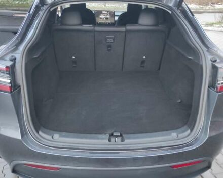 Серый Тесла Model Y, объемом двигателя 0 л и пробегом 25 тыс. км за 27500 $, фото 5 на Automoto.ua