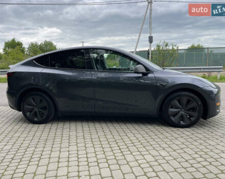 Серый Тесла Model Y, объемом двигателя 0 л и пробегом 19 тыс. км за 33700 $, фото 1 на Automoto.ua