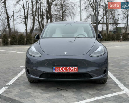 Серый Тесла Model Y, объемом двигателя 0 л и пробегом 27 тыс. км за 29500 $, фото 1 на Automoto.ua