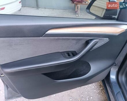 Серый Тесла Model Y, объемом двигателя 0 л и пробегом 43 тыс. км за 33333 $, фото 17 на Automoto.ua