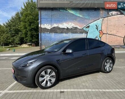 Серый Тесла Model Y, объемом двигателя 0 л и пробегом 28 тыс. км за 27900 $, фото 1 на Automoto.ua