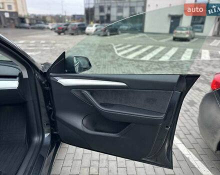 Сірий Тесла Model Y, об'ємом двигуна 0 л та пробігом 26 тис. км за 25999 $, фото 48 на Automoto.ua