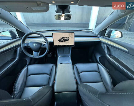 Серый Тесла Model Y, объемом двигателя 0 л и пробегом 93 тыс. км за 27900 $, фото 13 на Automoto.ua