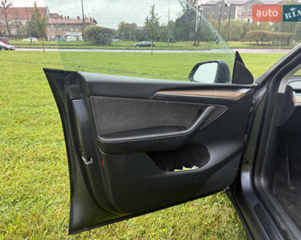 Серый Тесла Model Y, объемом двигателя 0 л и пробегом 44 тыс. км за 26900 $, фото 9 на Automoto.ua