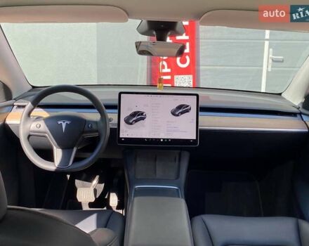 Серый Тесла Model Y, объемом двигателя 0 л и пробегом 18 тыс. км за 27300 $, фото 16 на Automoto.ua