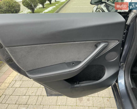 Серый Тесла Model Y, объемом двигателя 0 л и пробегом 35 тыс. км за 29200 $, фото 21 на Automoto.ua