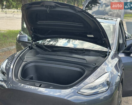 Серый Тесла Model Y, объемом двигателя 0 л и пробегом 20 тыс. км за 27500 $, фото 22 на Automoto.ua