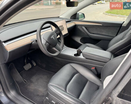 Серый Тесла Model Y, объемом двигателя 0 л и пробегом 30 тыс. км за 32000 $, фото 4 на Automoto.ua