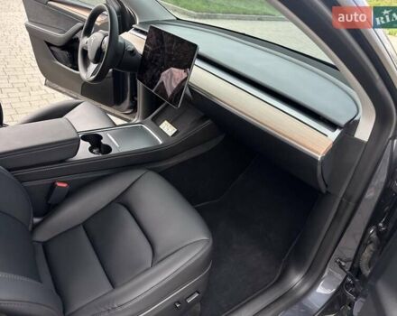 Серый Тесла Model Y, объемом двигателя 0 л и пробегом 9 тыс. км за 28950 $, фото 22 на Automoto.ua