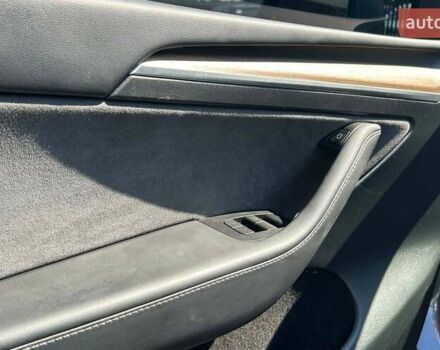 Серый Тесла Model Y, объемом двигателя 0 л и пробегом 39 тыс. км за 30500 $, фото 7 на Automoto.ua