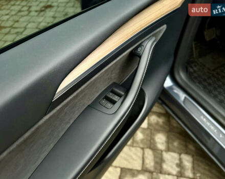 Сірий Тесла Model Y, об'ємом двигуна 0 л та пробігом 35 тис. км за 27999 $, фото 46 на Automoto.ua