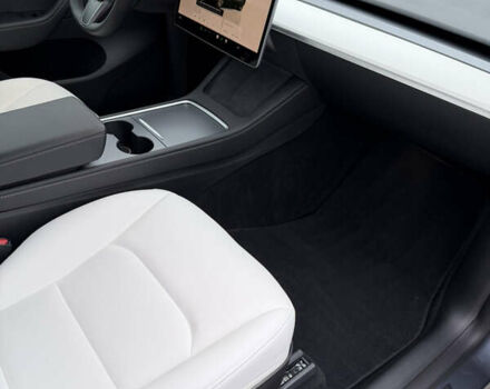 Серый Тесла Model Y, объемом двигателя 0 л и пробегом 64 тыс. км за 27300 $, фото 20 на Automoto.ua