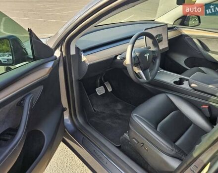 Серый Тесла Model Y, объемом двигателя 0 л и пробегом 34 тыс. км за 28300 $, фото 15 на Automoto.ua