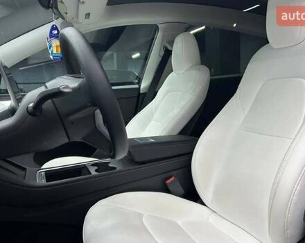 Серый Тесла Model Y, объемом двигателя 0 л и пробегом 27 тыс. км за 31000 $, фото 9 на Automoto.ua