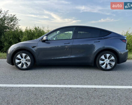 Серый Тесла Model Y, объемом двигателя 0 л и пробегом 27 тыс. км за 28900 $, фото 4 на Automoto.ua