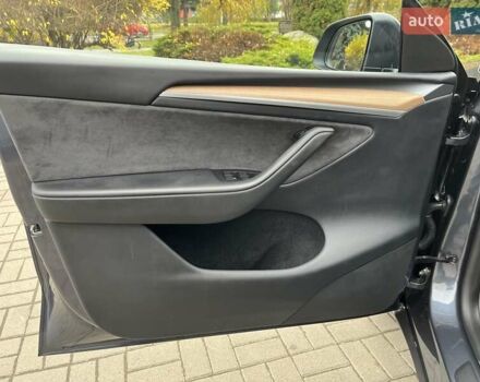 Серый Тесла Model Y, объемом двигателя 0 л и пробегом 60 тыс. км за 29000 $, фото 24 на Automoto.ua