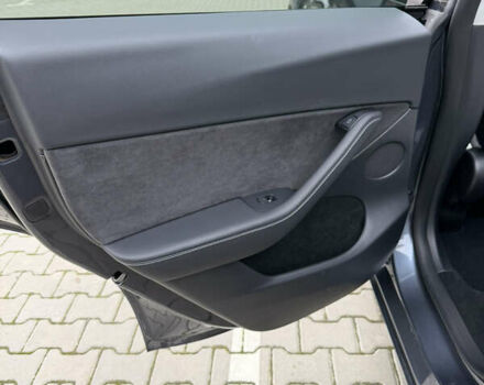 Серый Тесла Model Y, объемом двигателя 0 л и пробегом 64 тыс. км за 27300 $, фото 17 на Automoto.ua