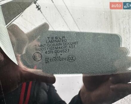 Серый Тесла Model Y, объемом двигателя 0 л и пробегом 24 тыс. км за 28399 $, фото 30 на Automoto.ua
