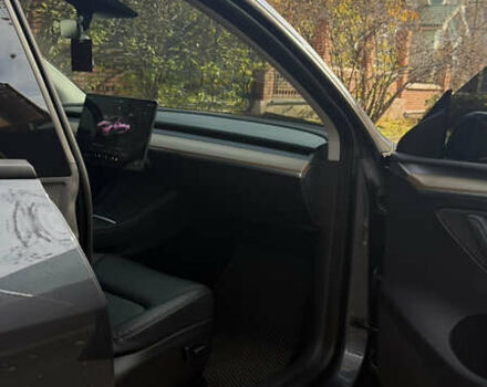 Серый Тесла Model Y, объемом двигателя 0 л и пробегом 25 тыс. км за 30500 $, фото 13 на Automoto.ua