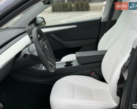Серый Тесла Model Y, объемом двигателя 0 л и пробегом 27 тыс. км за 29500 $, фото 14 на Automoto.ua