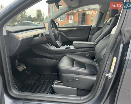 Серый Тесла Model Y, объемом двигателя 0 л и пробегом 56 тыс. км за 28001 $, фото 1 на Automoto.ua