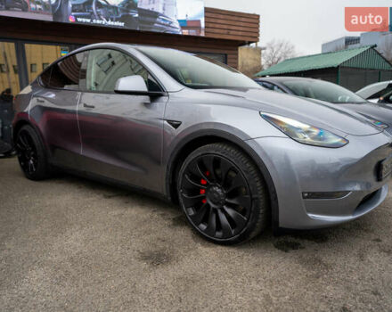 Серый Тесла Model Y, объемом двигателя 0 л и пробегом 61 тыс. км за 32500 $, фото 3 на Automoto.ua