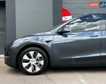 Серый Тесла Model Y, объемом двигателя 0 л и пробегом 32 тыс. км за 31999 $, фото 4 на Automoto.ua