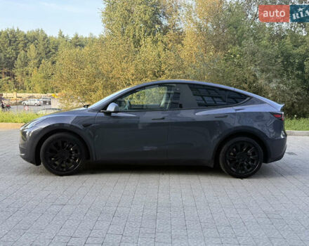 Серый Тесла Model Y, объемом двигателя 0 л и пробегом 49 тыс. км за 27000 $, фото 3 на Automoto.ua