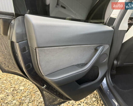 Сірий Тесла Model Y, об'ємом двигуна 0 л та пробігом 28 тис. км за 27900 $, фото 41 на Automoto.ua