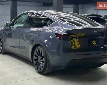 Серый Тесла Model Y, объемом двигателя 0 л и пробегом 27 тыс. км за 31800 $, фото 3 на Automoto.ua
