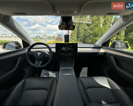 Серый Тесла Model Y, объемом двигателя 0 л и пробегом 39 тыс. км за 27500 $, фото 4 на Automoto.ua