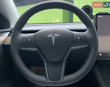 Серый Тесла Model Y, объемом двигателя 0 л и пробегом 25 тыс. км за 36700 $, фото 18 на Automoto.ua