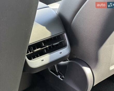 Серый Тесла Model Y, объемом двигателя 0 л и пробегом 1 тыс. км за 35490 $, фото 38 на Automoto.ua