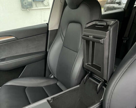 Серый Тесла Model Y, объемом двигателя 0 л и пробегом 33 тыс. км за 25000 $, фото 6 на Automoto.ua