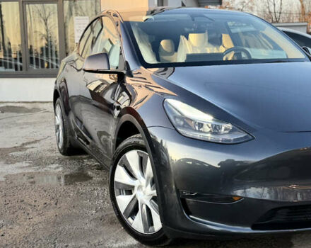 Серый Тесла Model Y, объемом двигателя 0 л и пробегом 1 тыс. км за 39900 $, фото 5 на Automoto.ua