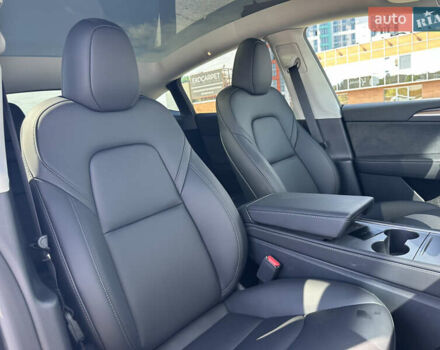 Серый Тесла Model Y, объемом двигателя 0 л и пробегом 1 тыс. км за 38990 $, фото 45 на Automoto.ua