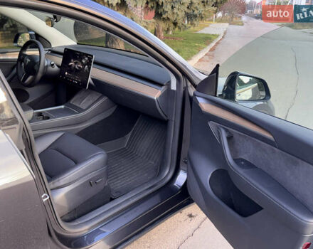 Сірий Тесла Model Y, об'ємом двигуна 0 л та пробігом 15 тис. км за 26999 $, фото 35 на Automoto.ua