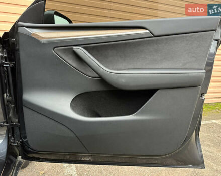 Серый Тесла Model Y, объемом двигателя 0 л и пробегом 2 тыс. км за 35490 $, фото 37 на Automoto.ua