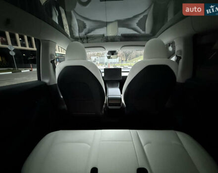 Серый Тесла Model Y, объемом двигателя 0 л и пробегом 5 тыс. км за 29490 $, фото 12 на Automoto.ua