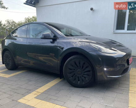 Серый Тесла Model Y, объемом двигателя 0 л и пробегом 1 тыс. км за 32900 $, фото 1 на Automoto.ua
