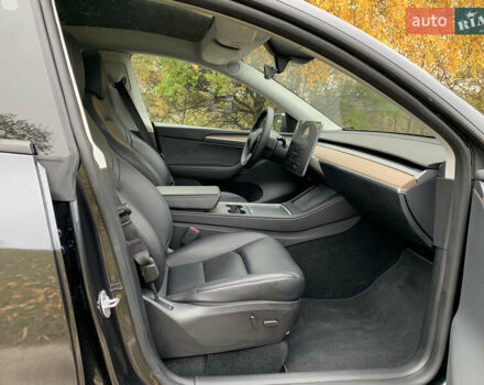 Серый Тесла Model Y, объемом двигателя 0 л и пробегом 14 тыс. км за 32300 $, фото 11 на Automoto.ua