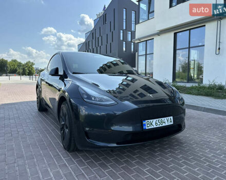 Тесла Model Y 2024 в Ровно на Automoto.ua Серый Тесла Model Y, объемом двигателя 0 л и пробегом 6 тыс. км за 35999 $, фото 1 на Automoto.ua