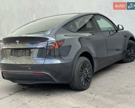 Серый Тесла Model Y, объемом двигателя 0 л и пробегом 14 тыс. км за 33500 $, фото 3 на Automoto.ua