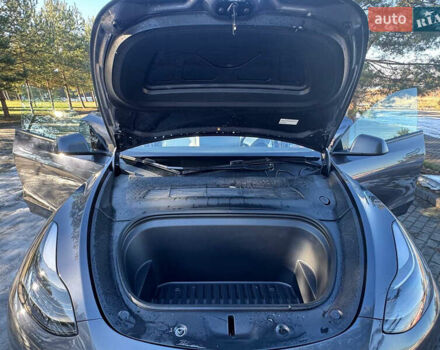 Серый Тесла Model Y, объемом двигателя 0 л и пробегом 9 тыс. км за 29500 $, фото 47 на Automoto.ua