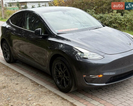 Серый Тесла Model Y, объемом двигателя 0 л и пробегом 12 тыс. км за 30800 $, фото 1 на Automoto.ua