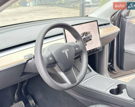 Серый Тесла Model Y, объемом двигателя 0 л и пробегом 1 тыс. км за 39900 $, фото 15 на Automoto.ua