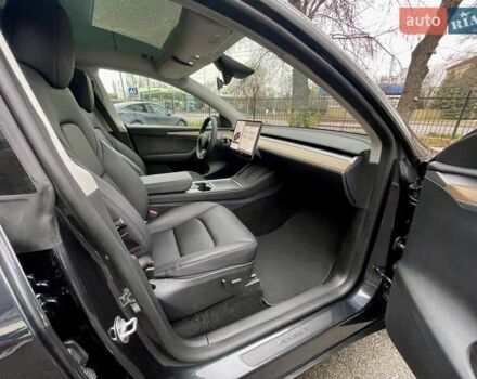 Серый Тесла Model Y, объемом двигателя 0 л и пробегом 23 тыс. км за 28800 $, фото 21 на Automoto.ua