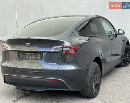 Серый Тесла Model Y, объемом двигателя 0 л и пробегом 14 тыс. км за 33500 $, фото 4 на Automoto.ua